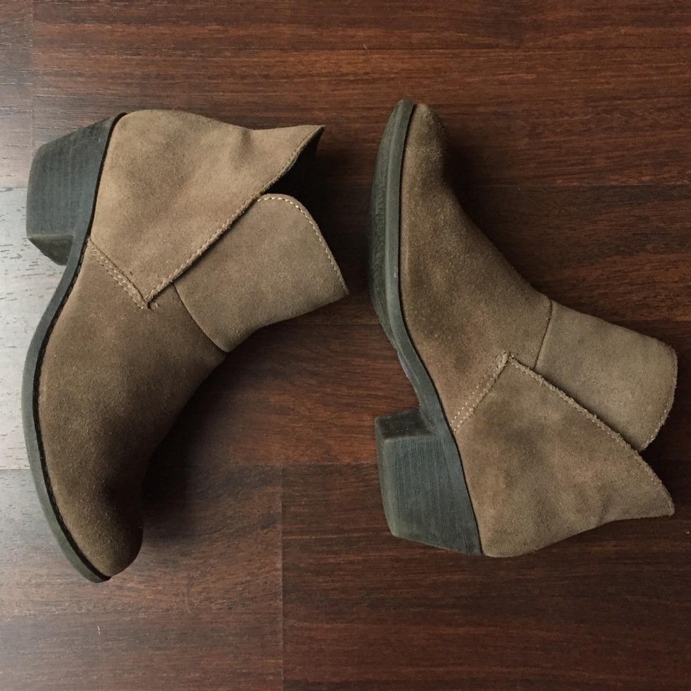 Me too Brown Leather Ankle Boots